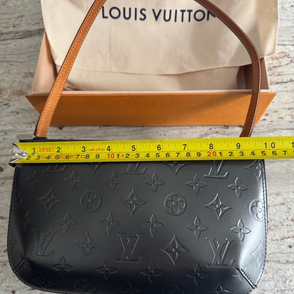 LOUIS VUITTON | Vintage metallic gray leather monogram shoulder bag - Picture 10 of 13